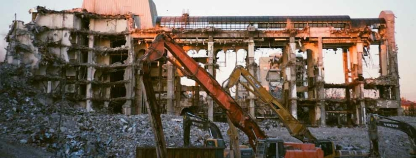 AÚN TENEMOS QUE VER DEMOLICIONES DE VIVIENDAS INVENDIBLES