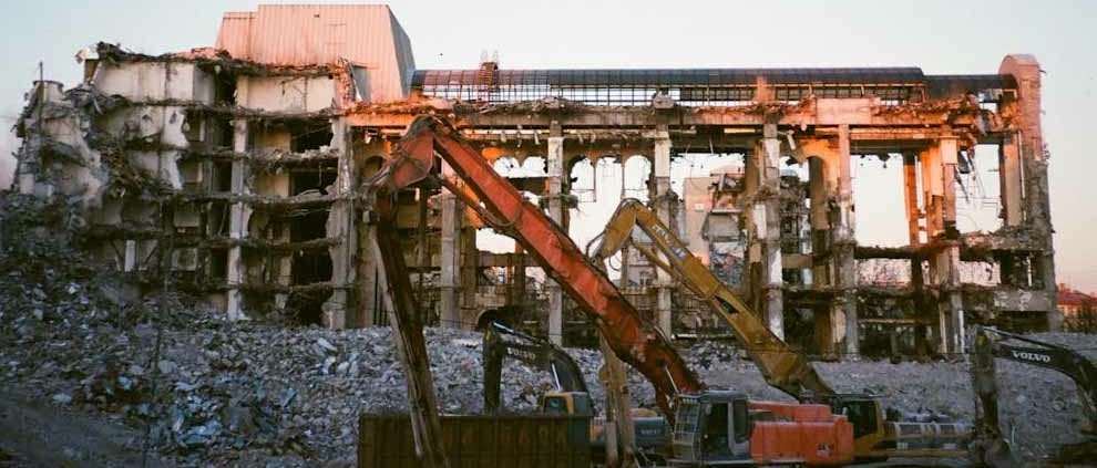 AÚN TENEMOS QUE VER DEMOLICIONES DE VIVIENDAS INVENDIBLES