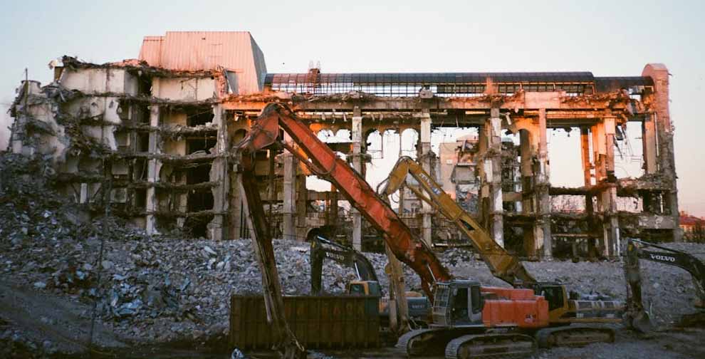 AÚN TENEMOS QUE VER DEMOLICIONES DE VIVIENDAS INVENDIBLES